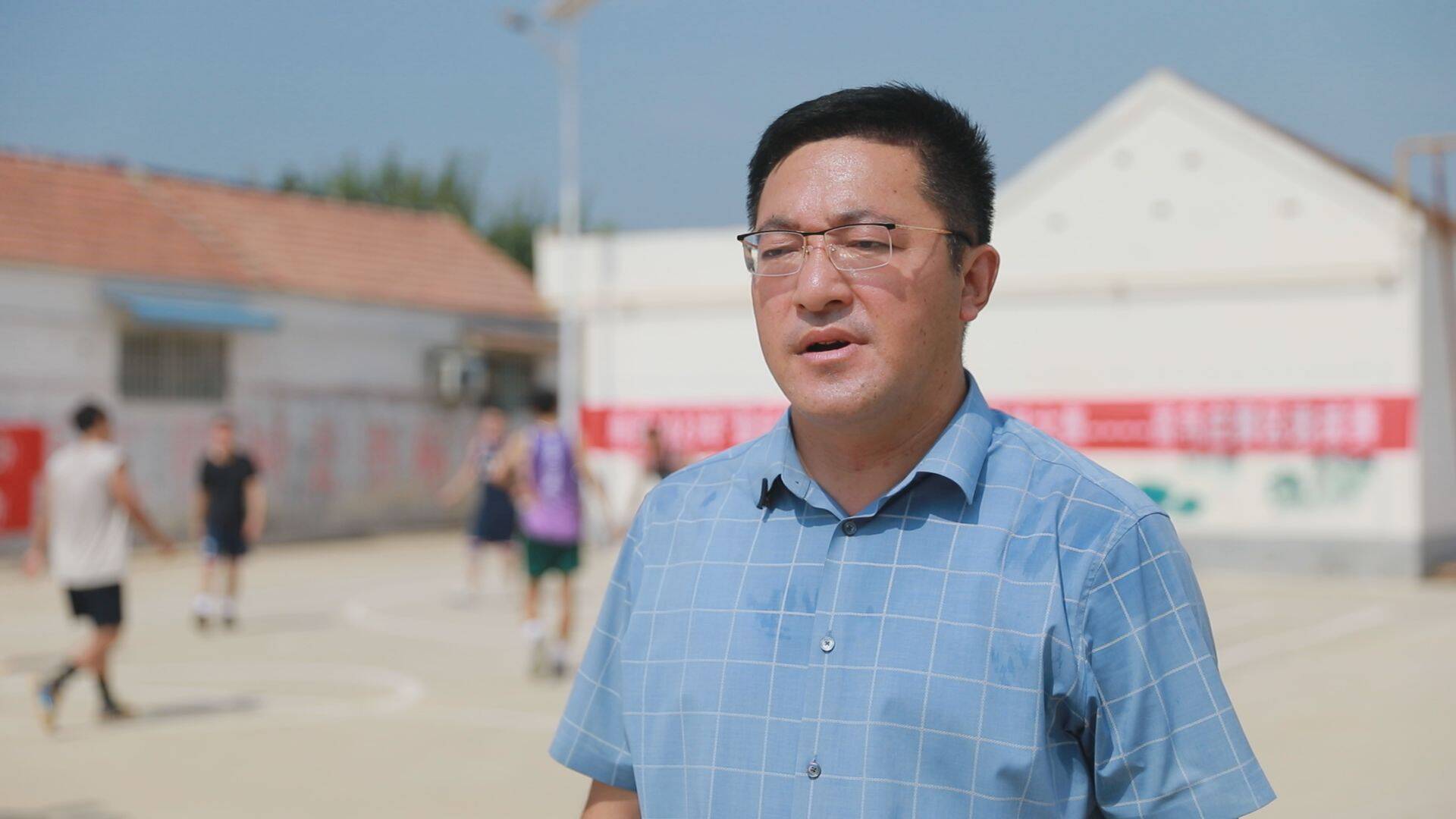 罕见！两家中小银行年中发力冲中收，头部保司产品搭台唱主角 银保新政下行业重构在继续