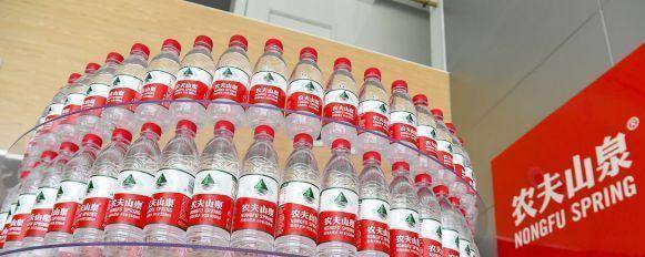 农夫山泉、怡宝、娃哈哈争相降价，瓶装饮用水价格战打响