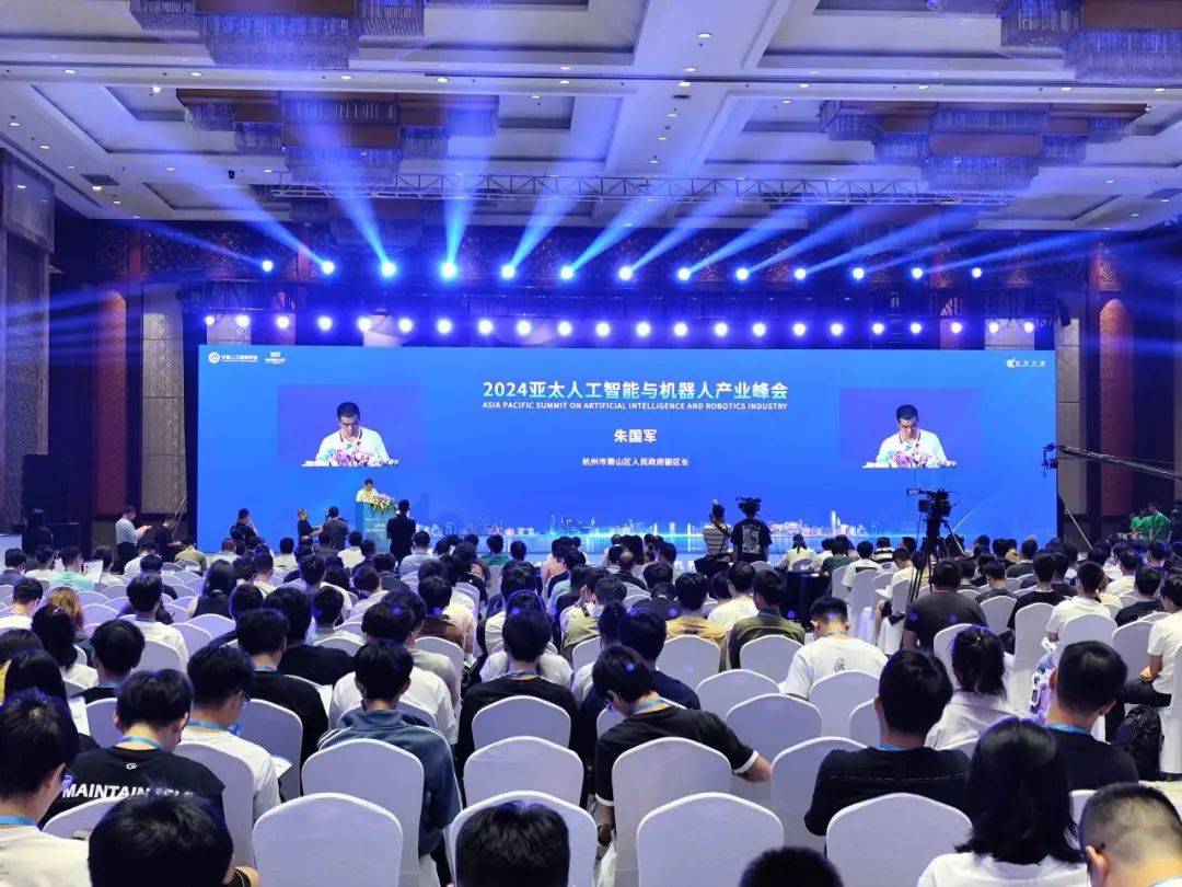 人保车险   品牌优势——快速了解燃油汽车车险,人保伴您前行_2024智能机器人行业未来发展前景及投资趋势分析