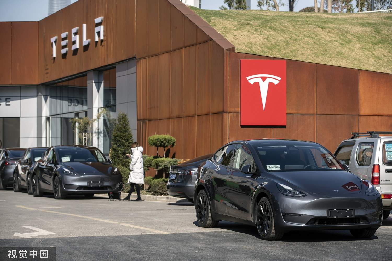 外媒：特斯拉在美召回超180万辆汽车
