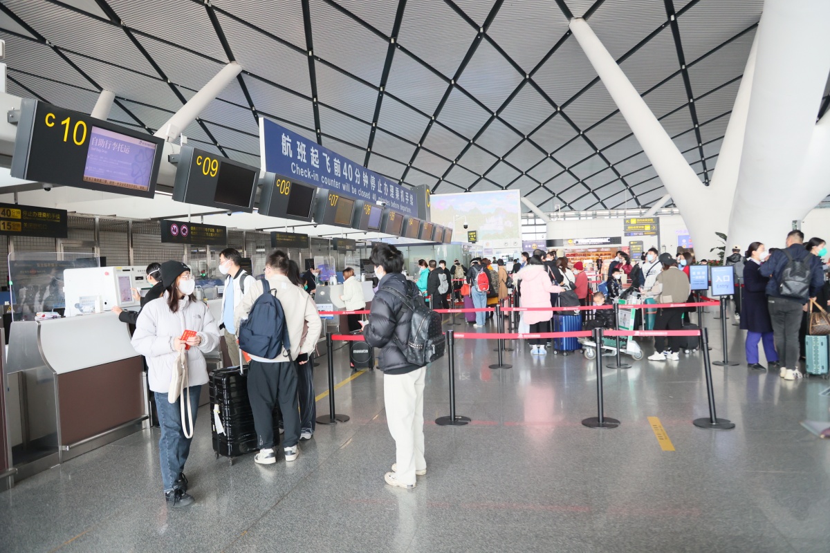 人保服务 ,拥有“如意行”驾乘险，出行更顺畅！_2024年酱香型白酒行业市场深度分析 贵州茅台上半年净利润416.96亿元