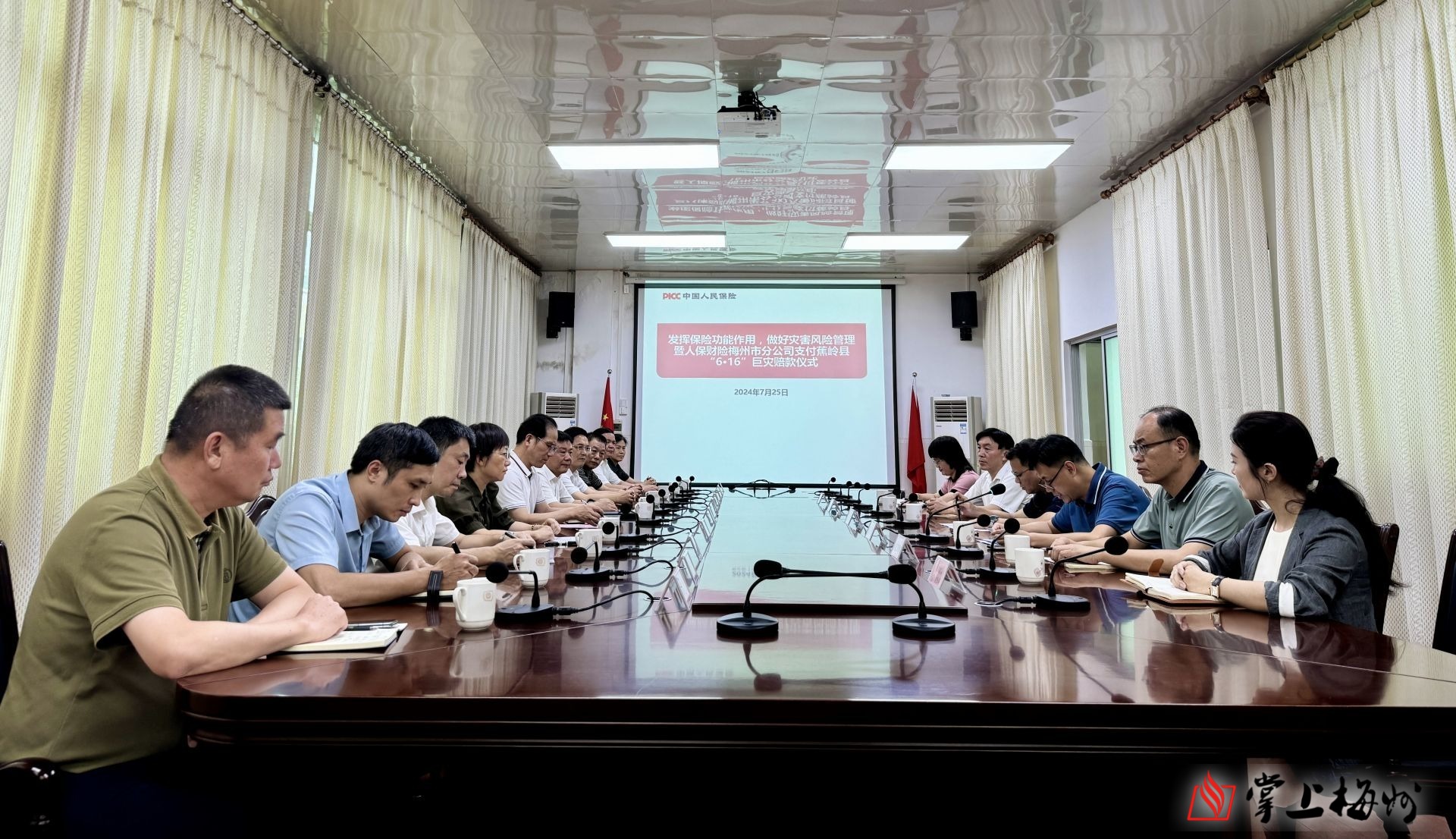 人保车险   品牌优势——快速了解燃油汽车车险,人保财险政银保 _2024布艺沙发产业链上下游现状及未来发展前景分析