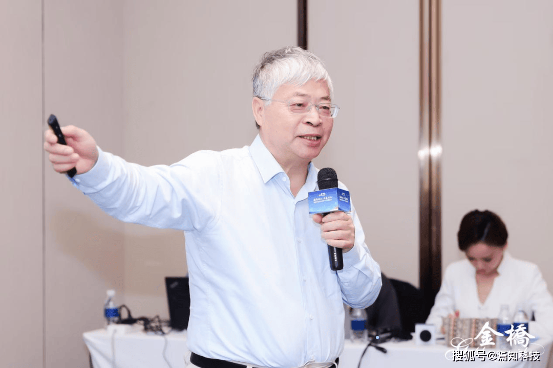 对话极越潘云鹏：为何超跑也要搭载高阶智驾功能？