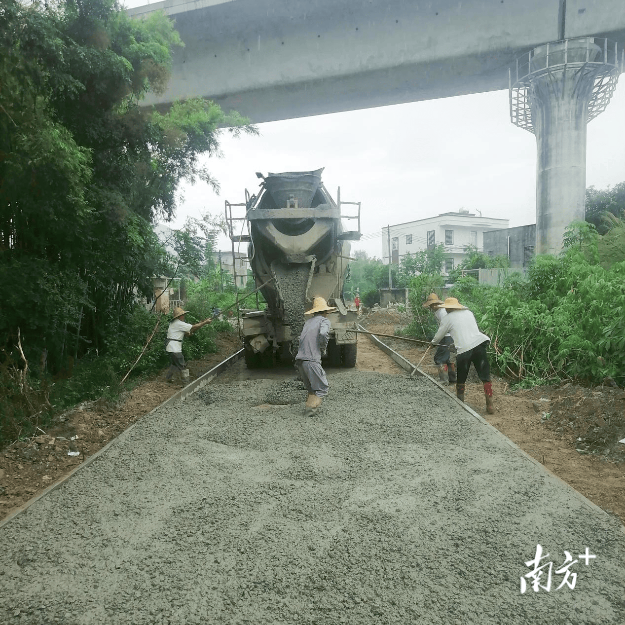 护肤品行业供需分析及前景预测_人保伴您前行,拥有“如意行”驾乘险，出行更顺畅！
