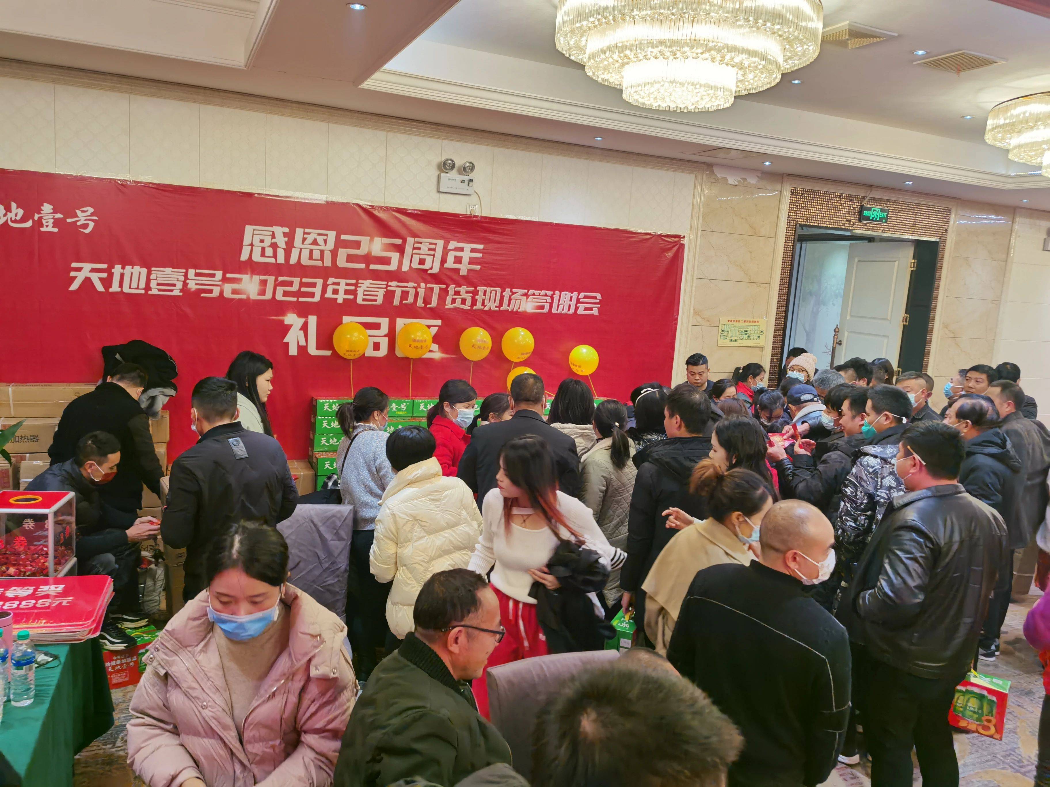 排队刷卡购车？多地加码汽车促销政策后，年底汽车消费持续升温