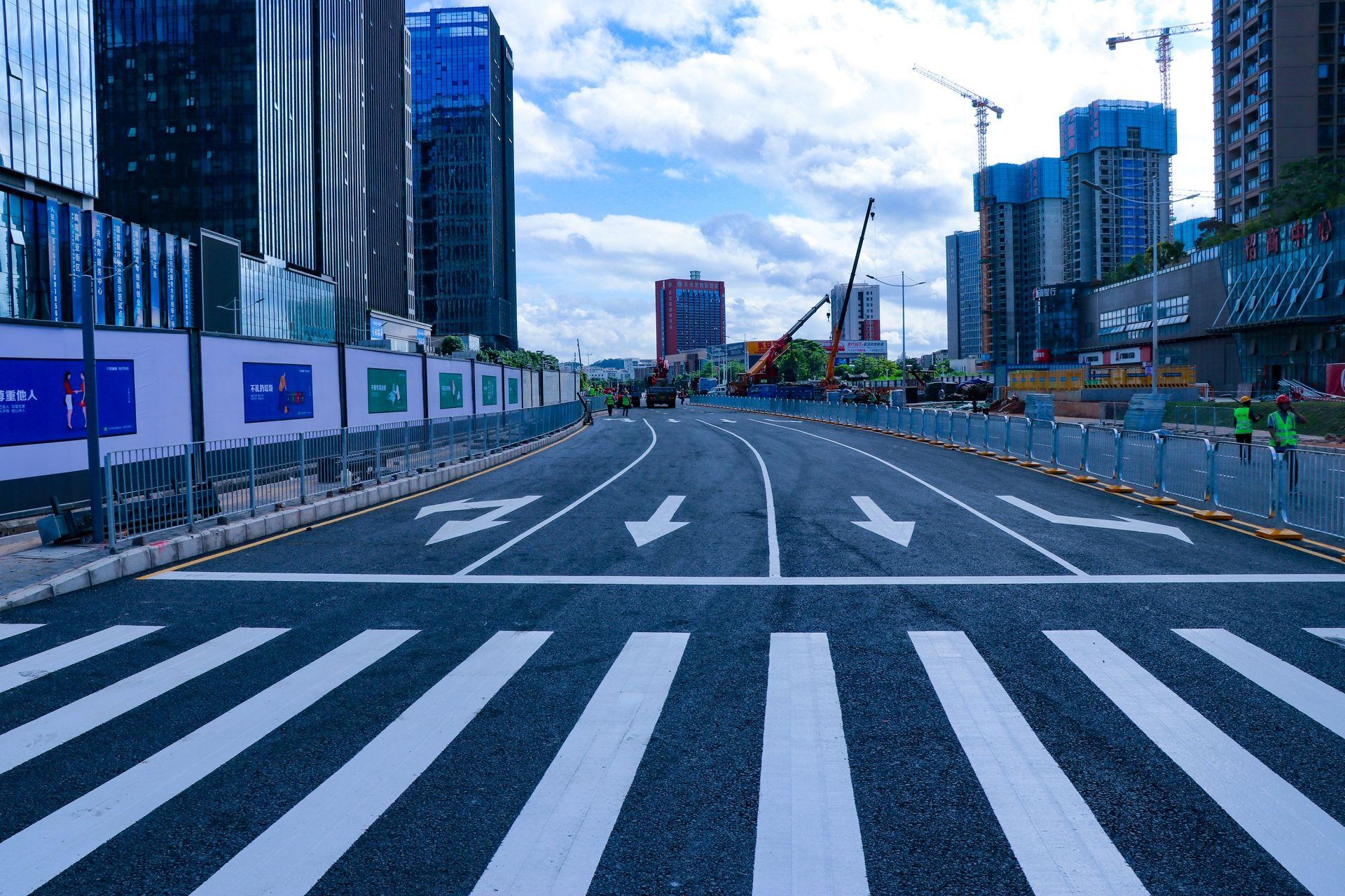 人保伴您前行,拥有“如意行”驾乘险，出行更顺畅！_2024年电子显微镜产业发展现状、竞争格局及未来发展趋势与前景分析