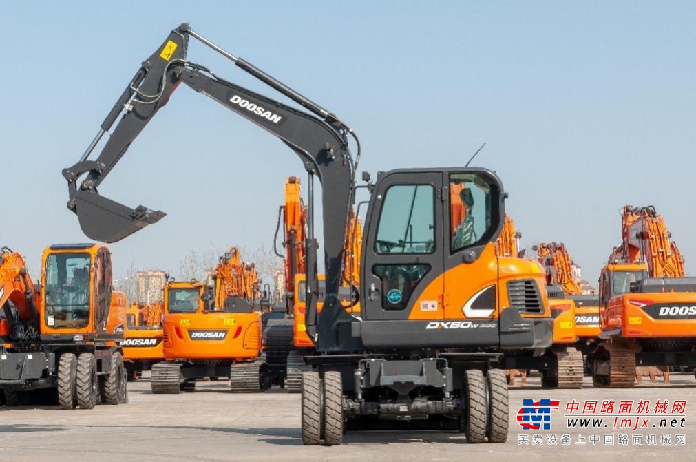 保险有温度,人保护你周全_2025年挖掘机行业现状与发展趋势分析