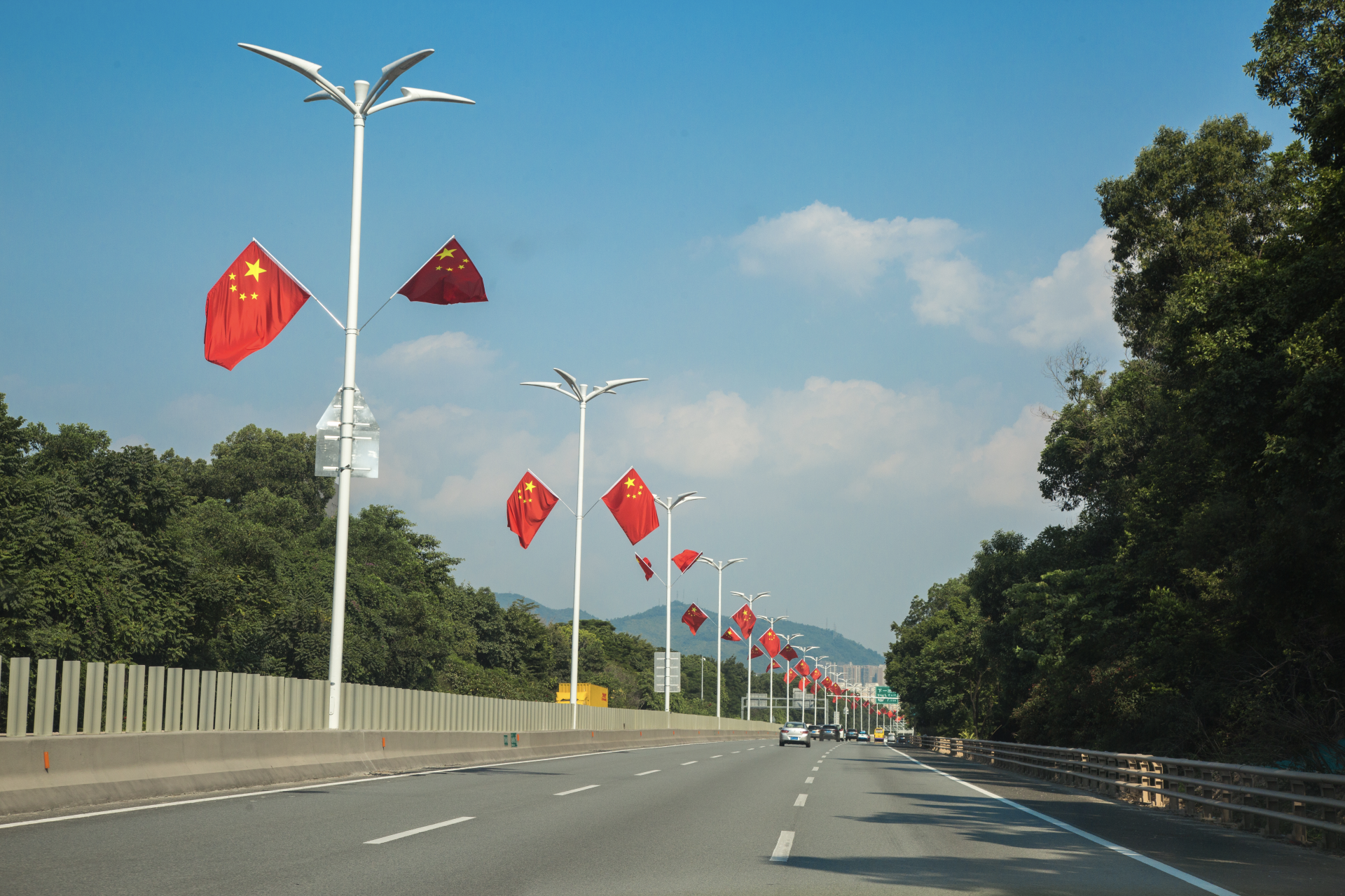 拥有“如意行”驾乘险，出行更顺畅！,人保有温度_2025年商业创新行业深度调研:技术普惠化、场景碎片化、政策复杂化