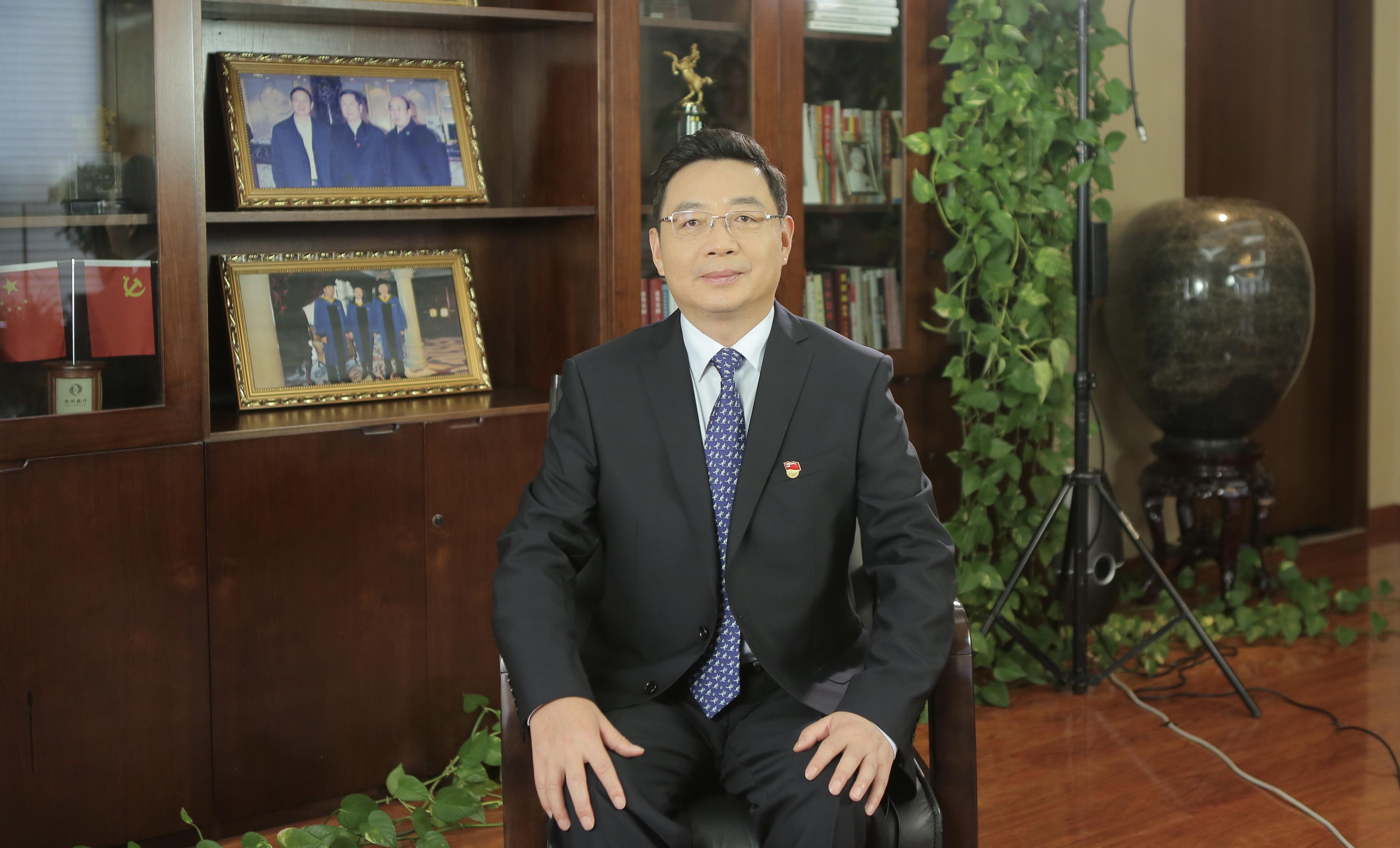 【财眼观两会】魏立华代表：建议建立大包奶粉国家收储制度