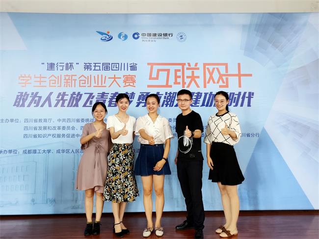 长城华西银行：谭红因到龄退休辞任，选举高焱为董事长