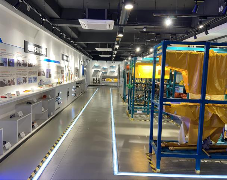 人保服务 ,人保伴您前行_2025年高速发展，一文揭示VR社交行业创新模式分析
