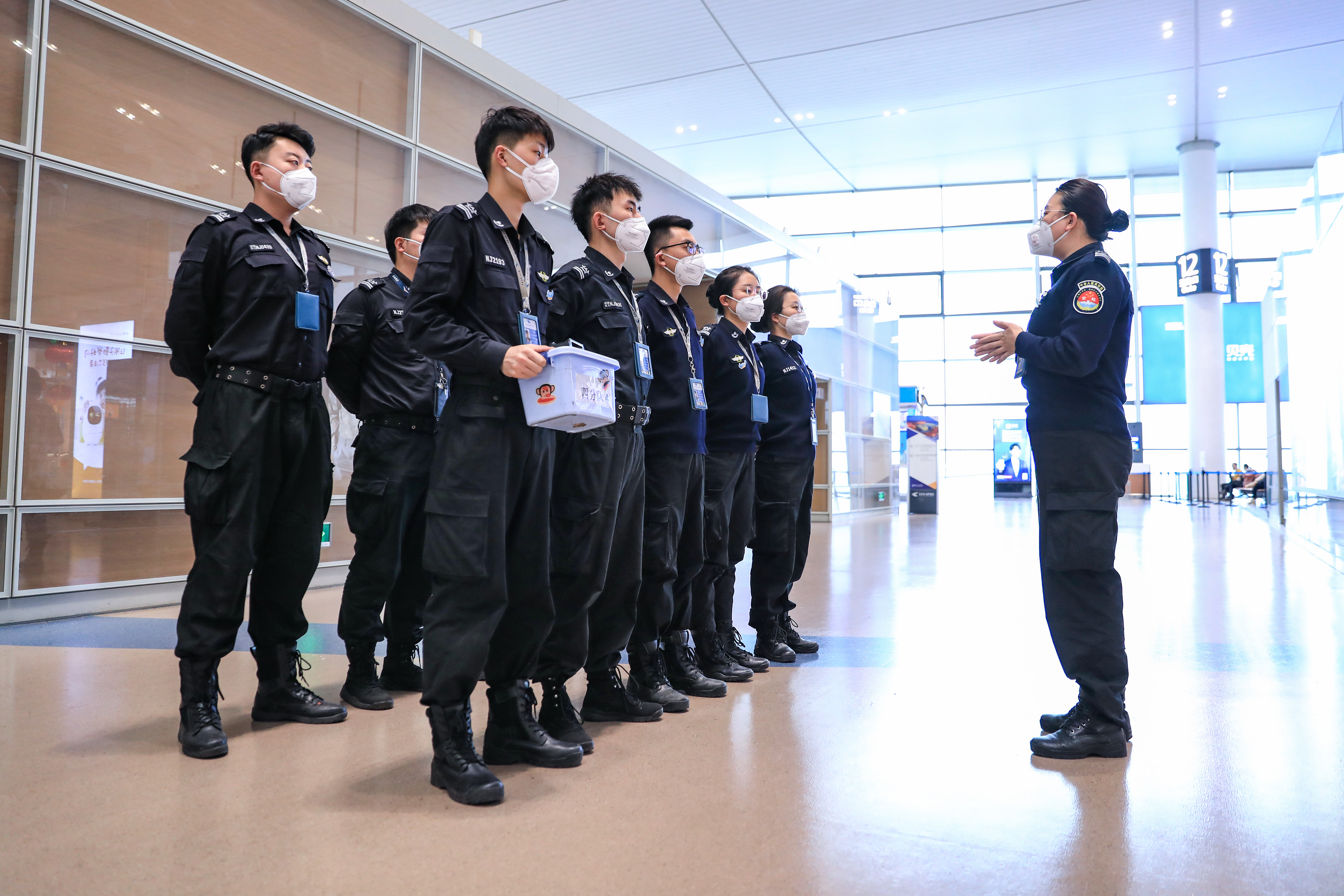 人保伴您前行,拥有“如意行”驾乘险，出行更顺畅！_2025年中国航运金融行业发展环境及前景分析