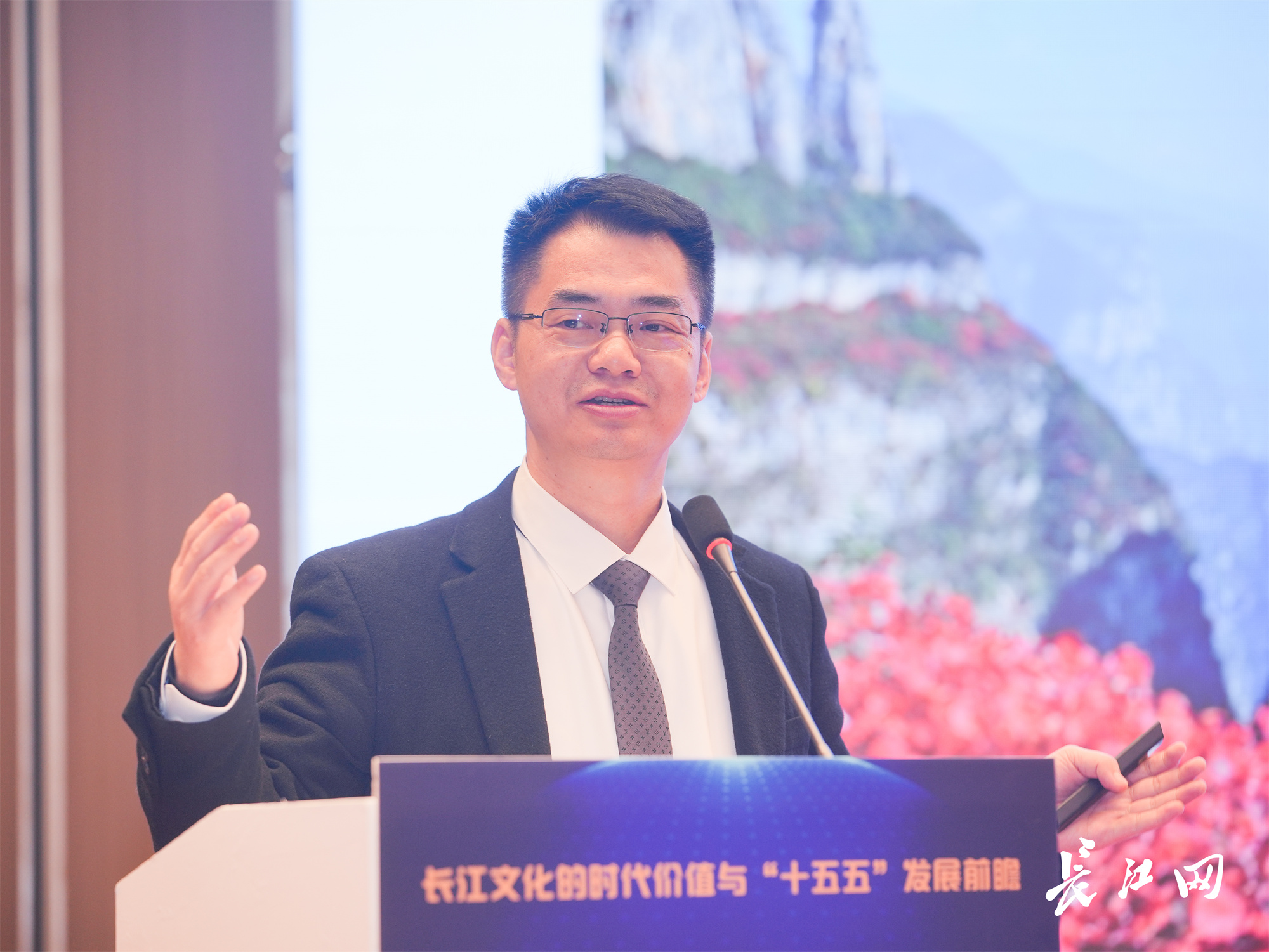 新疆文旅产业“十五五”规划：丝路明珠的崛起与文旅融合新机遇_人保服务,人保护你周全