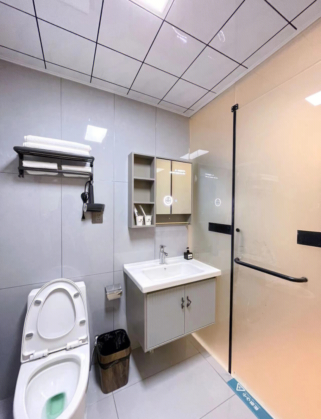 年轻人们的“搭子社交”，撑起电竞酒店的200亿生意_保险有温度,人保伴您前行