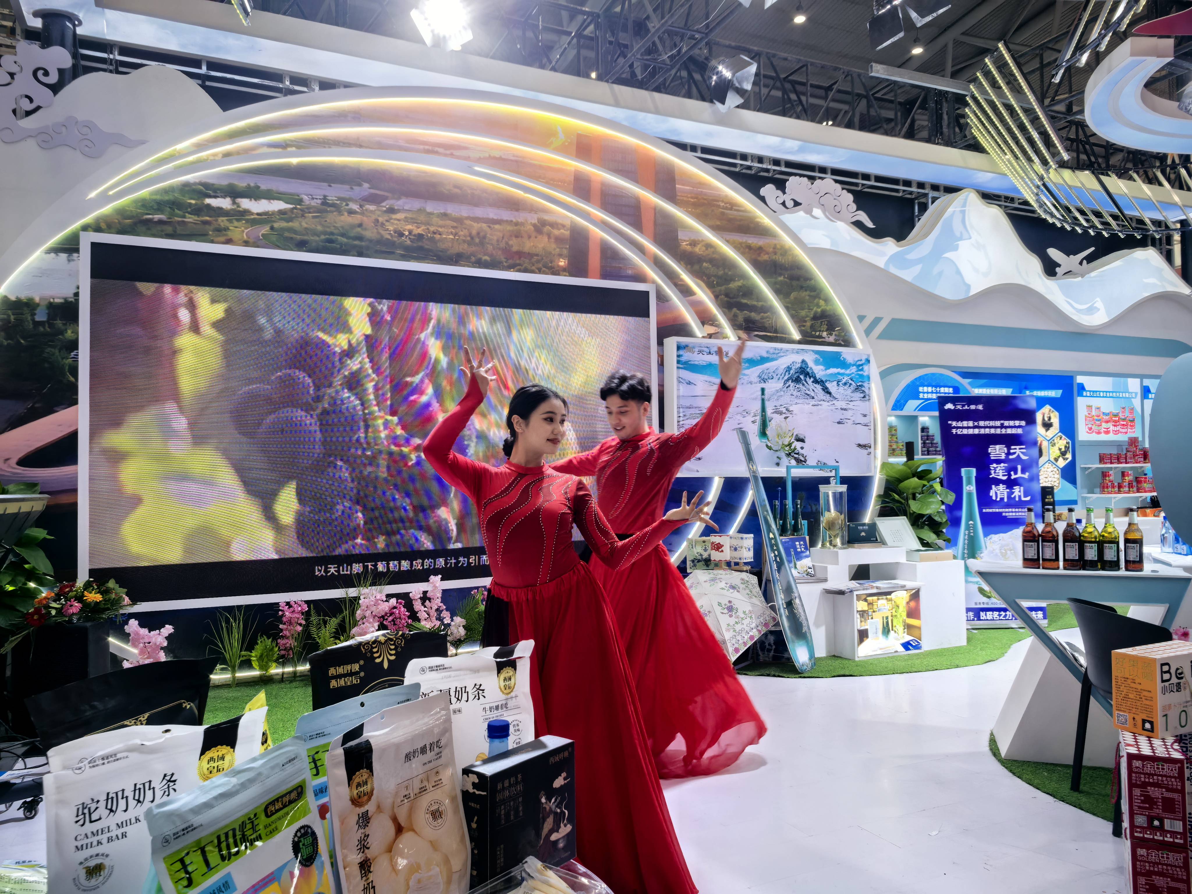 2025年旅游酒店行业未来发展趋势：技术赋能、结构优化、跨界融合_人保服务 ,拥有“如意行”驾乘险，出行更顺畅！