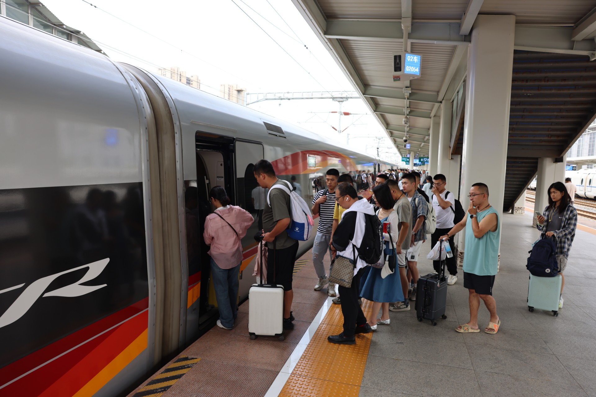 武铁端午假期预计发送旅客约380万人次
