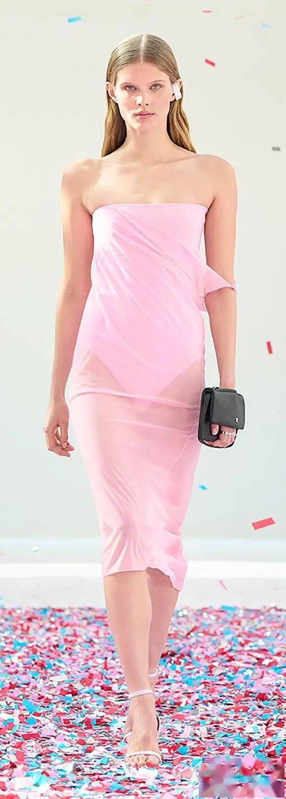 2025年时尚穿搭行业市场调查及发展趋势预测_拥有“如意行”驾乘险，出行更顺畅！,人保护你周全