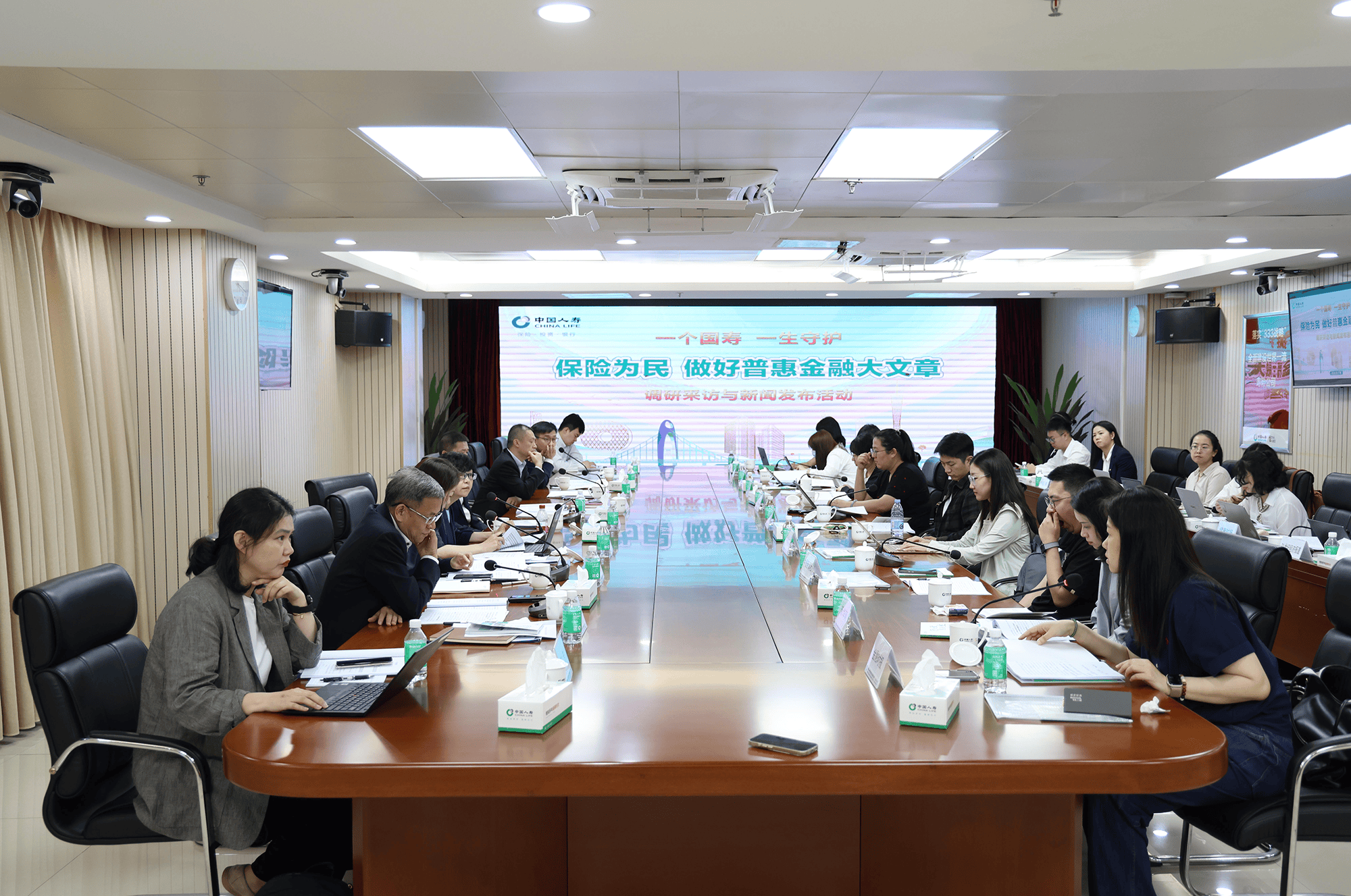 保险有温度,人保服务_2025年商场行业现状与发展趋势分析