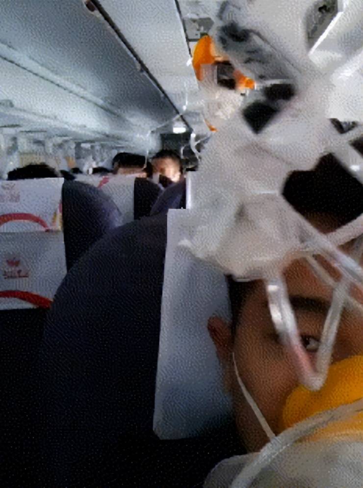 经纬早班车｜波音787再出状况，日本一客机着陆后“抛锚”；雷诺CEO将7月卸任