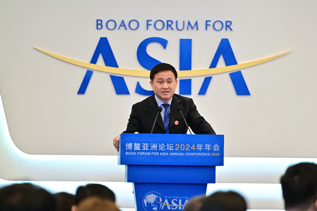 中国人民银行行长潘功胜宣布将在上海实施的八项政策举措