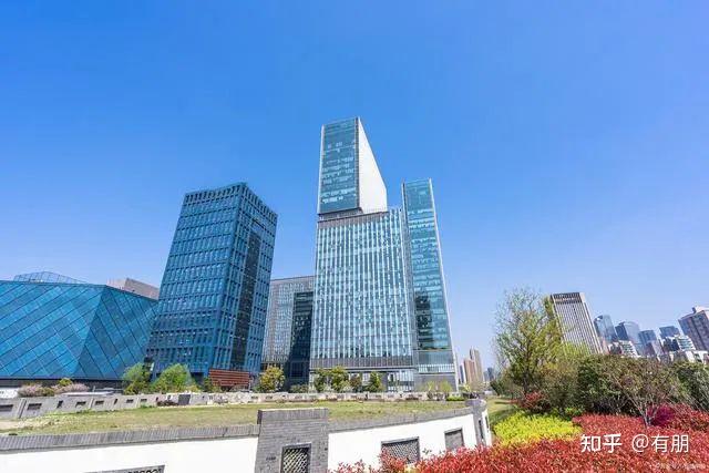 中国特色小镇行业：2025从输血到造血的三大范式_保险有温度,人保服务 