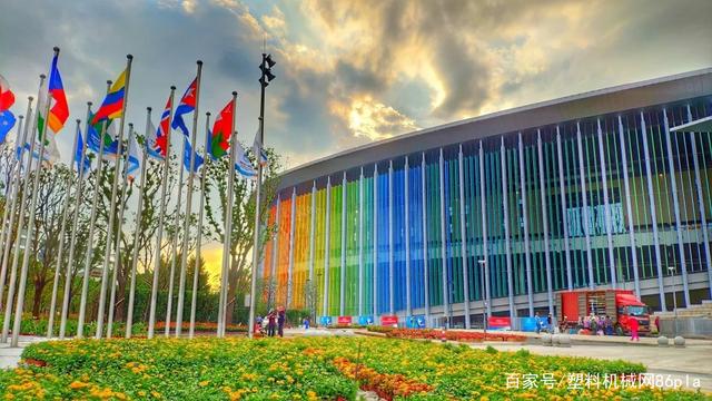 2025年中国塑料门窗行业:掘金绿色建筑,把握盈利新风口_人保服务 ,保险有温度