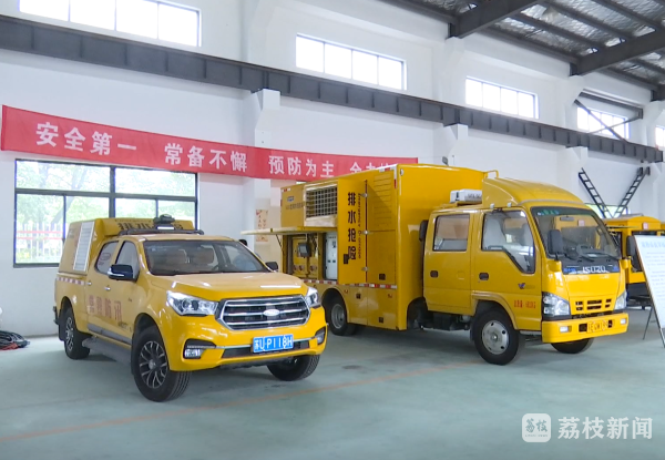 昆明通报129名游客滞留服务区：游客已安全返回酒店，将对涉事旅行社严肃处理