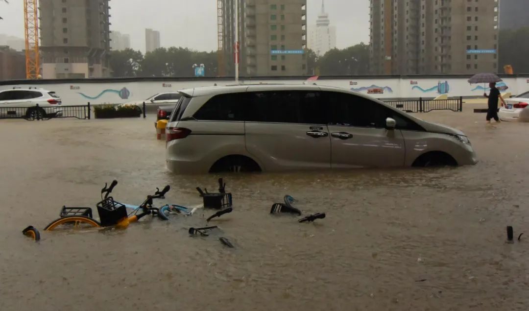 暴雨之下，油车、新能源车保险理赔有何不同？