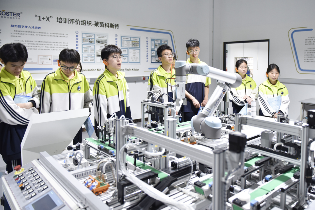 人才缺口激增4倍 人形机器人产教融合加速跑