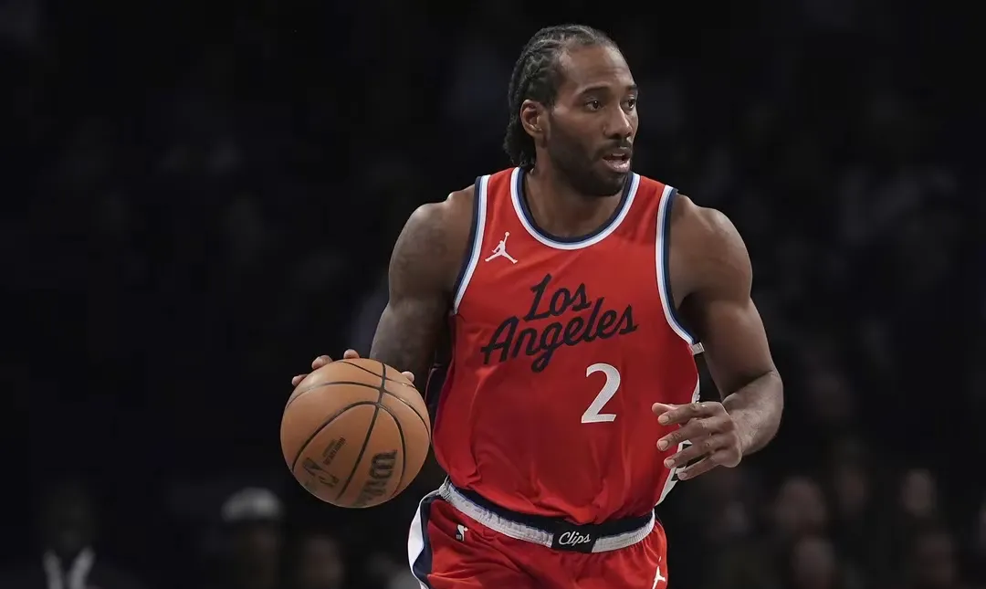 NBA球员科怀・伦纳德现身广州：学咏春、与机器人互动