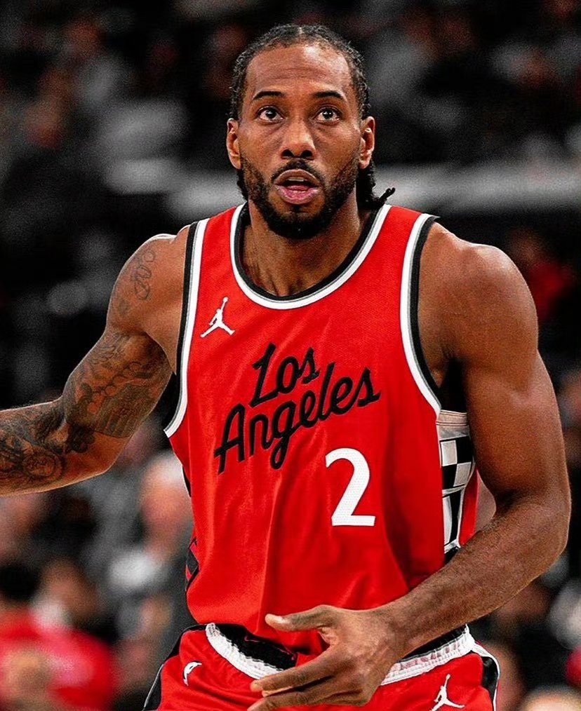 NBA球员科怀・伦纳德现身广州：学咏春、与机器人互动