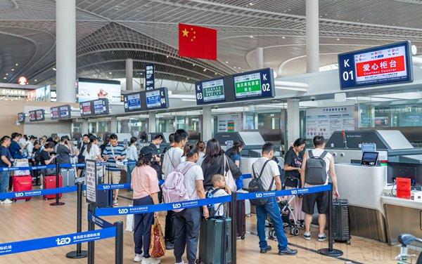 哈尔滨机场暑运运送旅客460.8万人次 创同期历史新高