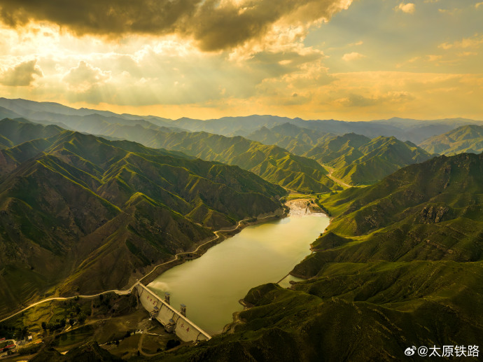 “坐火车游山西看中国”旅客显增 国铁太原局暑运旅客发送量创历史新高