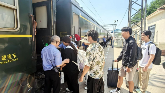 暑运期间743万人次中外旅客自上海口岸出入境
