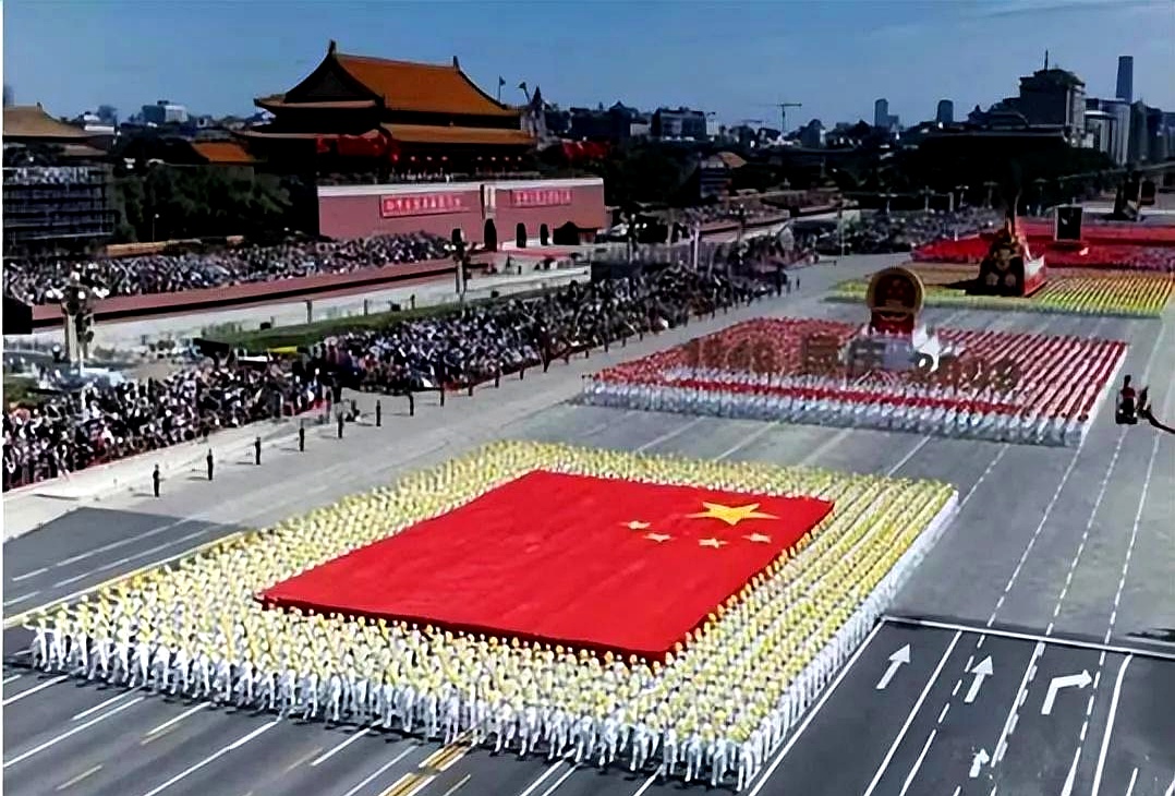 （抗战胜利80周年）香港市民热议九三阅兵：铭记历史、珍爱和平