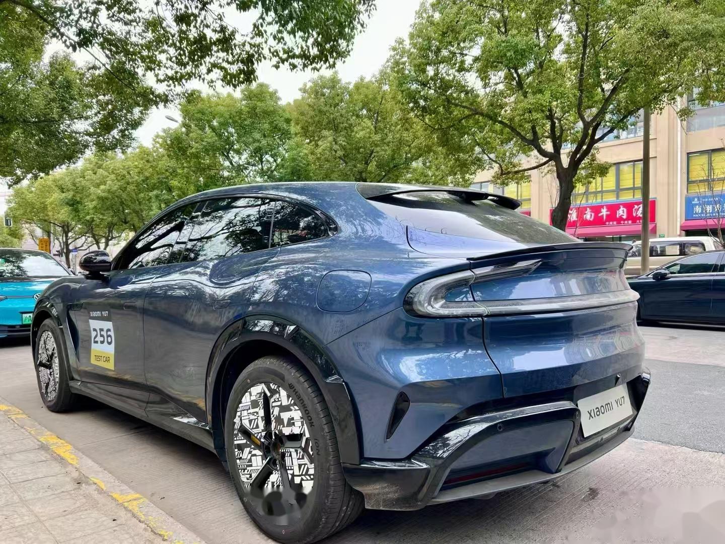 小米回应YU7“测试车”留痕：已改良