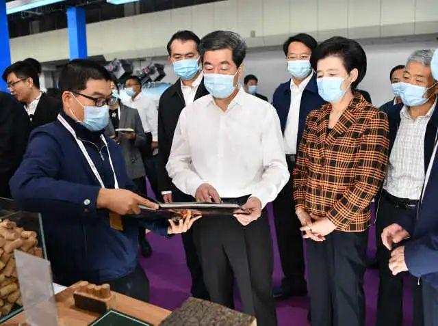 宁夏举办首届葡萄酒风土文化双年展