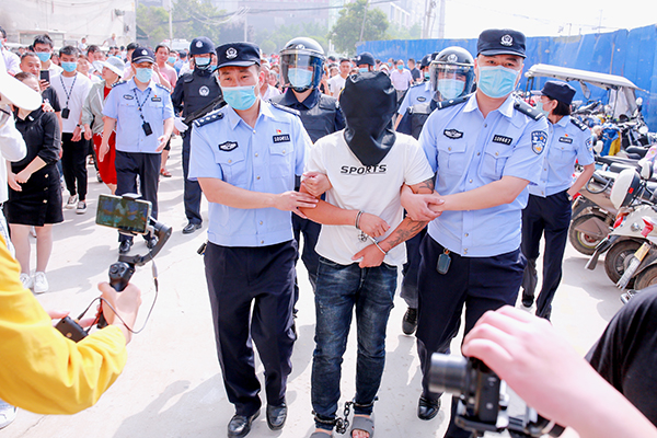 香港警方迅速侦破红�|黄金工厂盗窃案 拘捕13人