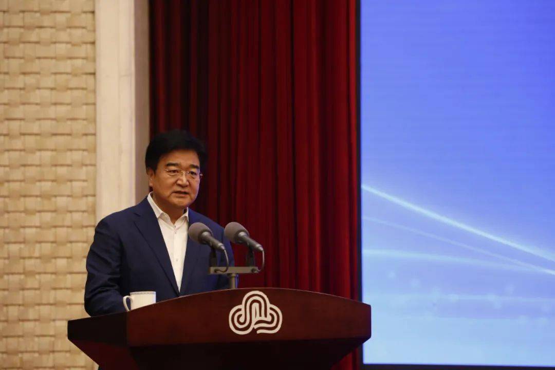 张东接棒江向阳出任博时基金董事长 为高质量发展增添管理优势