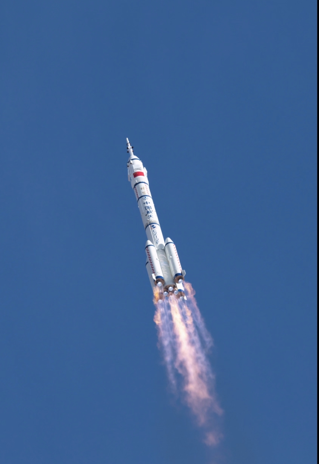 神舟二十一号船箭组合体转运至发射区 计划近日择机实施发射