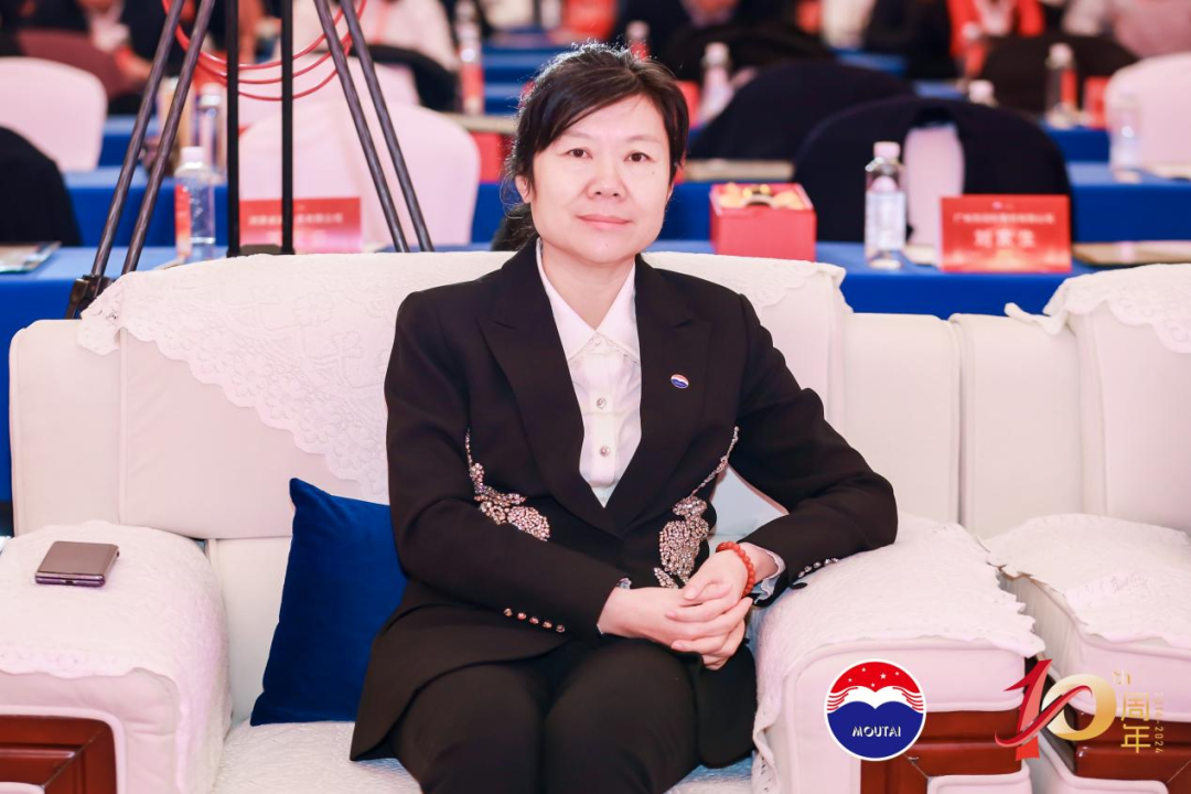 陈华接替张德芹任茅台集团党委书记