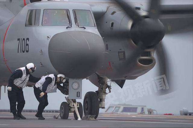 特朗普抱怨美航母电磁弹射系统 希望回归蒸汽动力