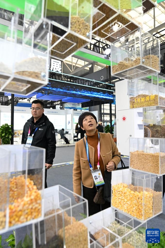 合同签约额超250亿元 第32届中国杨凌农高会闭幕