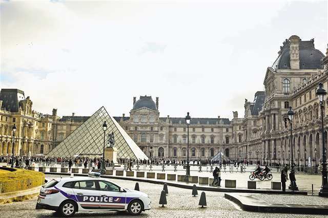 法国卢浮宫盗窃案再有五名涉案嫌犯被捕