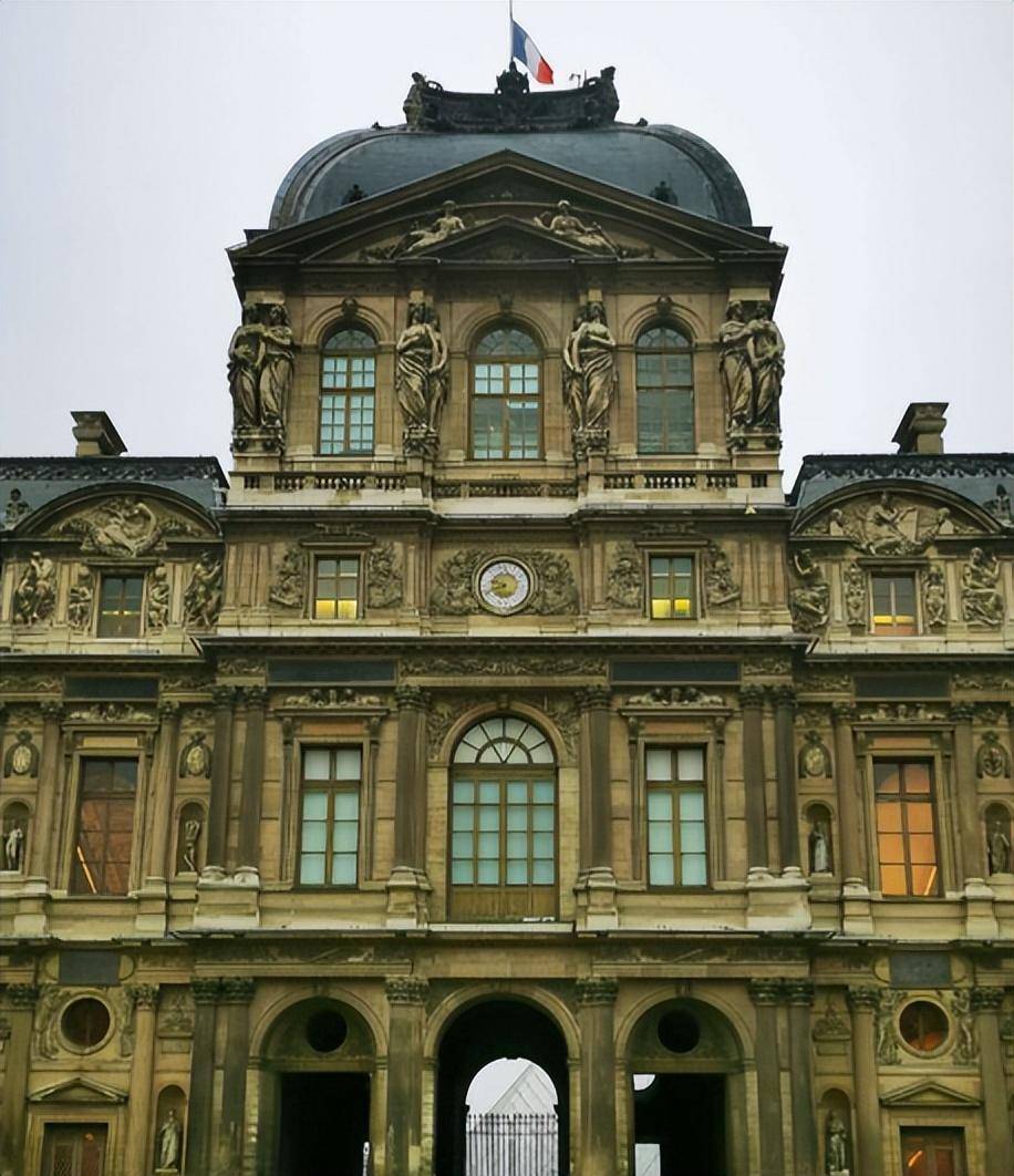 法国卢浮宫盗窃案新进展：再有两名嫌疑人被起诉