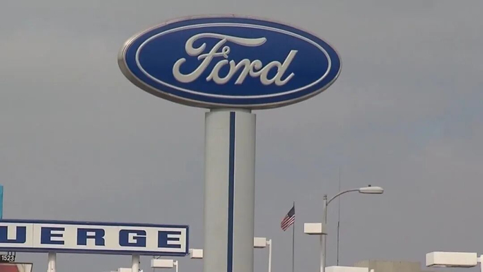 章弘：巨头纷纷裁员，汽车行业怎么了？