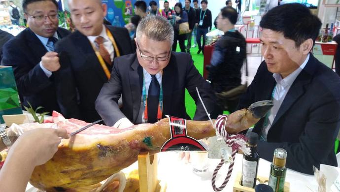 (第八届进博会)餐厅大厨进博会组团“取经”