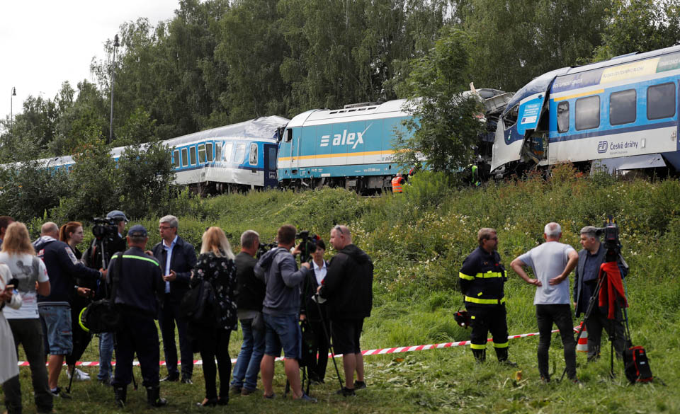 韩媒：韩国一卡车冲入市场致多人死伤