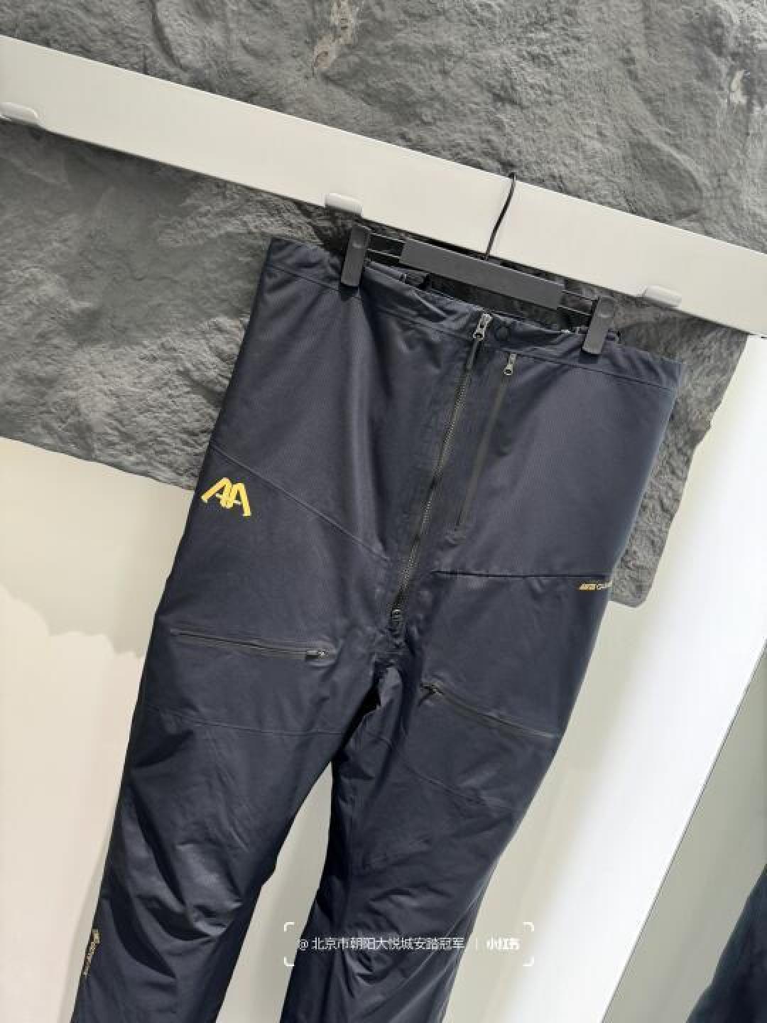 保险有温度,人保服务_2025滑雪服行业发展现状及未来前景分析