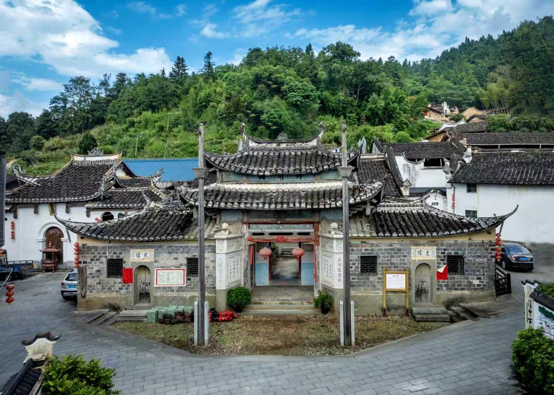 (乡村行・看振兴)“归燕”反哺桑梓地 澄迈古村焕新生